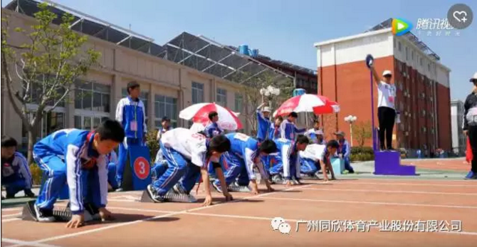 一個(gè)操場(chǎng)就是一個(gè)樂園